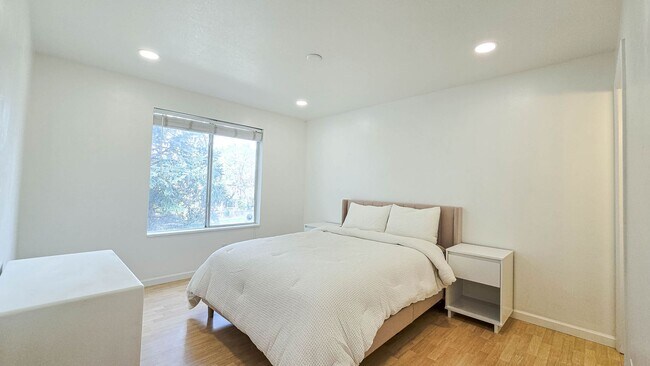 Building Photo - 525 S 900 E