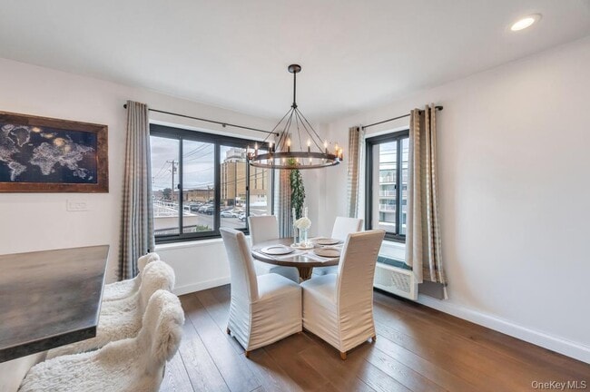 Building Photo - 100 W Broadway