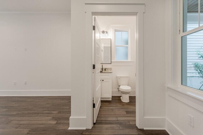 Building Photo - 1408 E Curtis St