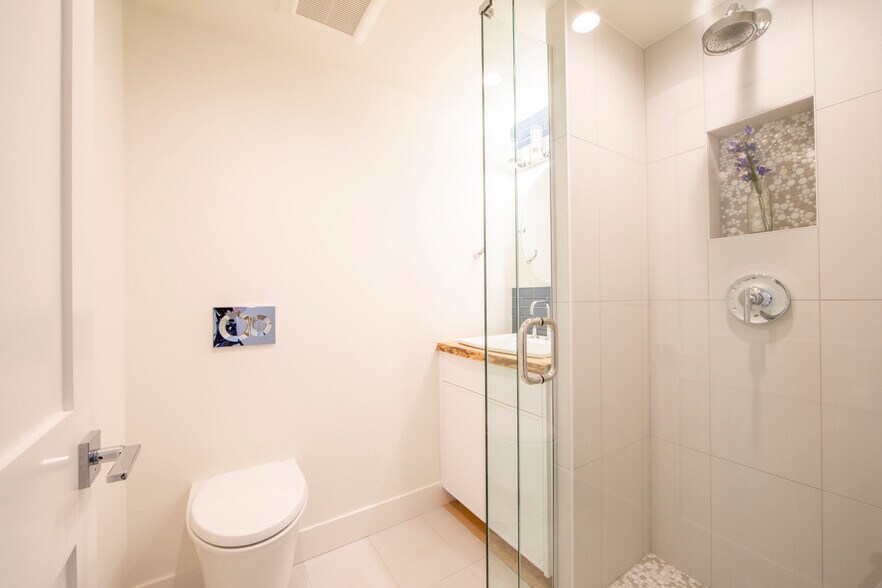 Building Photo - 730 Maxwell Ave