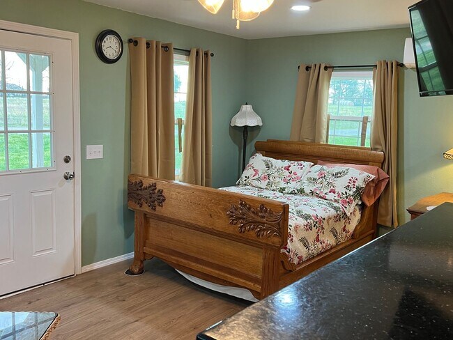 Building Photo - Tiny Home Elegance