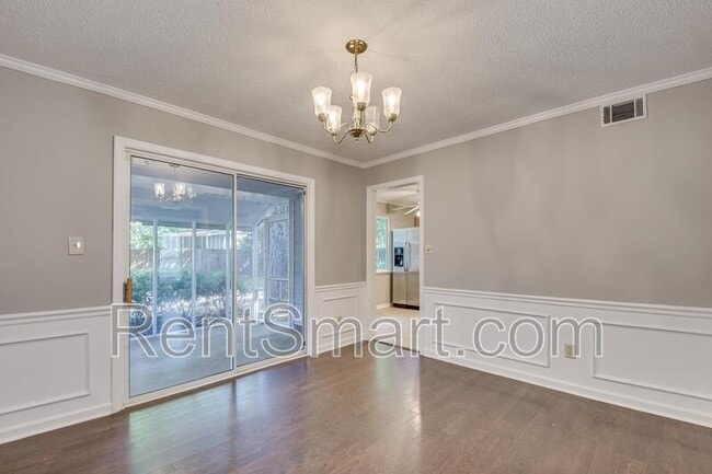 Building Photo - 2453 Riverlook Dr
