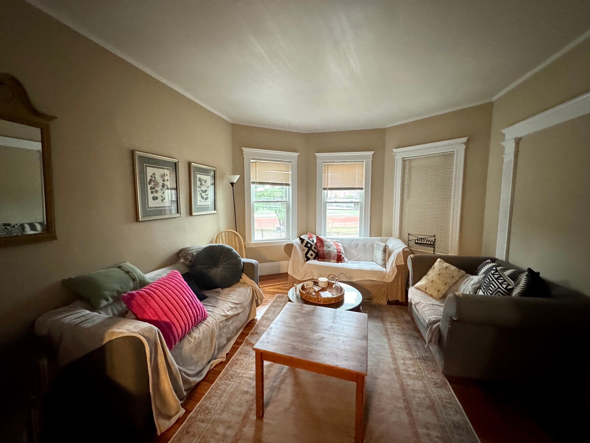 Building Photo - 195 College Ave