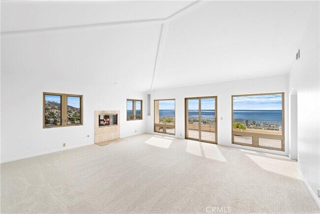 Building Photo - 1060 Skyline Dr