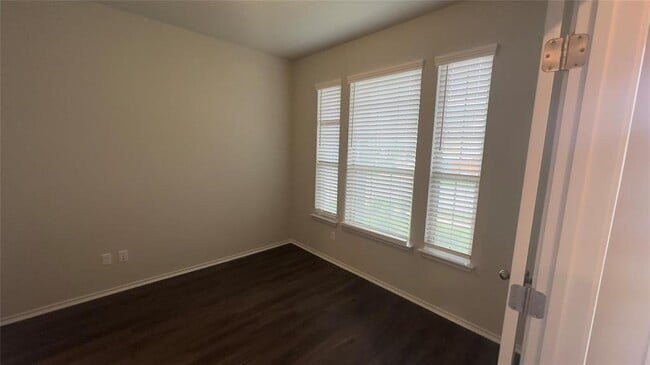 Building Photo - 129 Goldfinch Dr