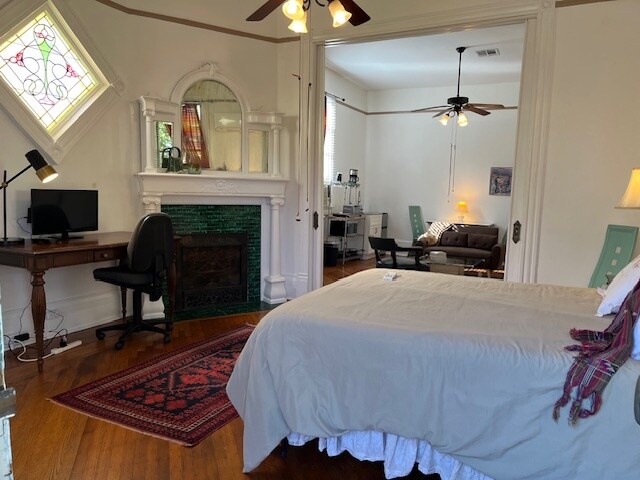 Bedroom with double/full bed - 922 Adams St