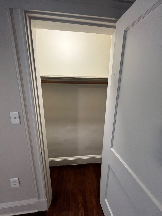 Building Photo - Cozy Allston one bedroom apartment available