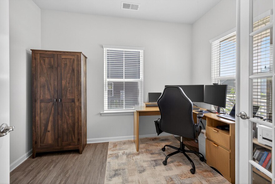 Building Photo - 201 Devon Fields Dr