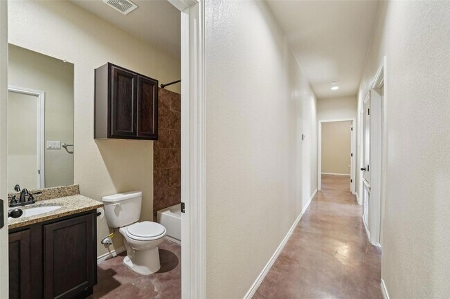 Building Photo - 402 Jack Rabbit Ln