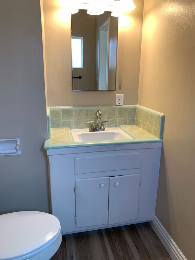 Building Photo - Super Cute 3 Bedroom Home For Rent in Oildale - $1695 Rent Available mid June