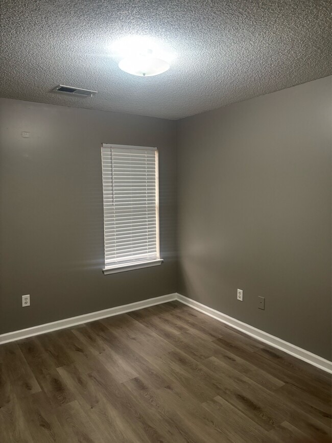 Building Photo - 1117 E Cortona Cir