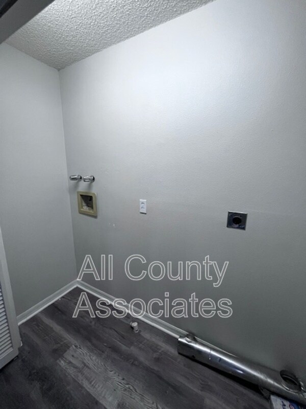 Building Photo - 1007 S Pointe Alexis Dr