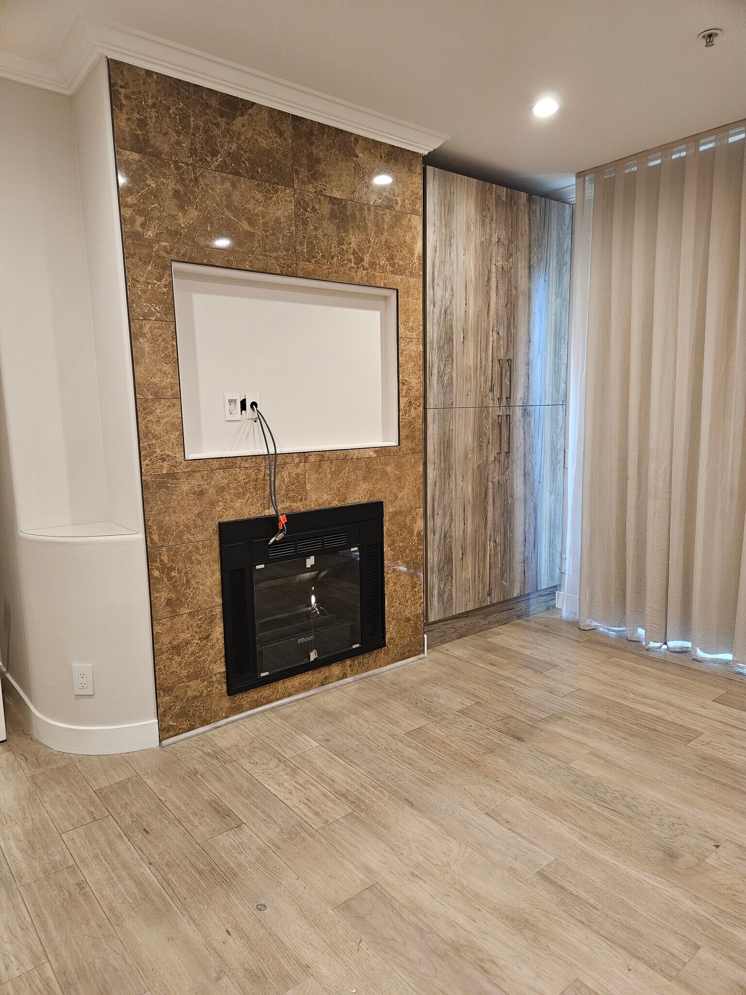 Building Photo - 7218 Hillside Ave