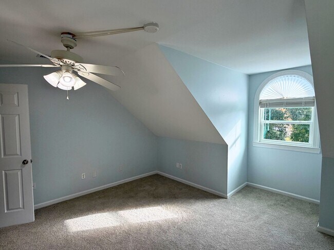 Building Photo - Spacious 4 Bedroom, 2.5 Bath Home with Stunning Marsh Views