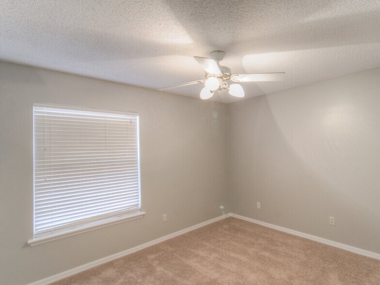 Building Photo - 313 Johns Glen Dr