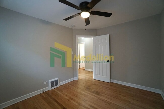 Building Photo - 9858 S Drexel Ave