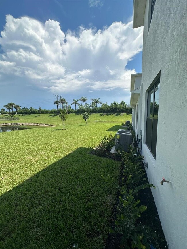 Building Photo - 14051 SW Thorens Dr