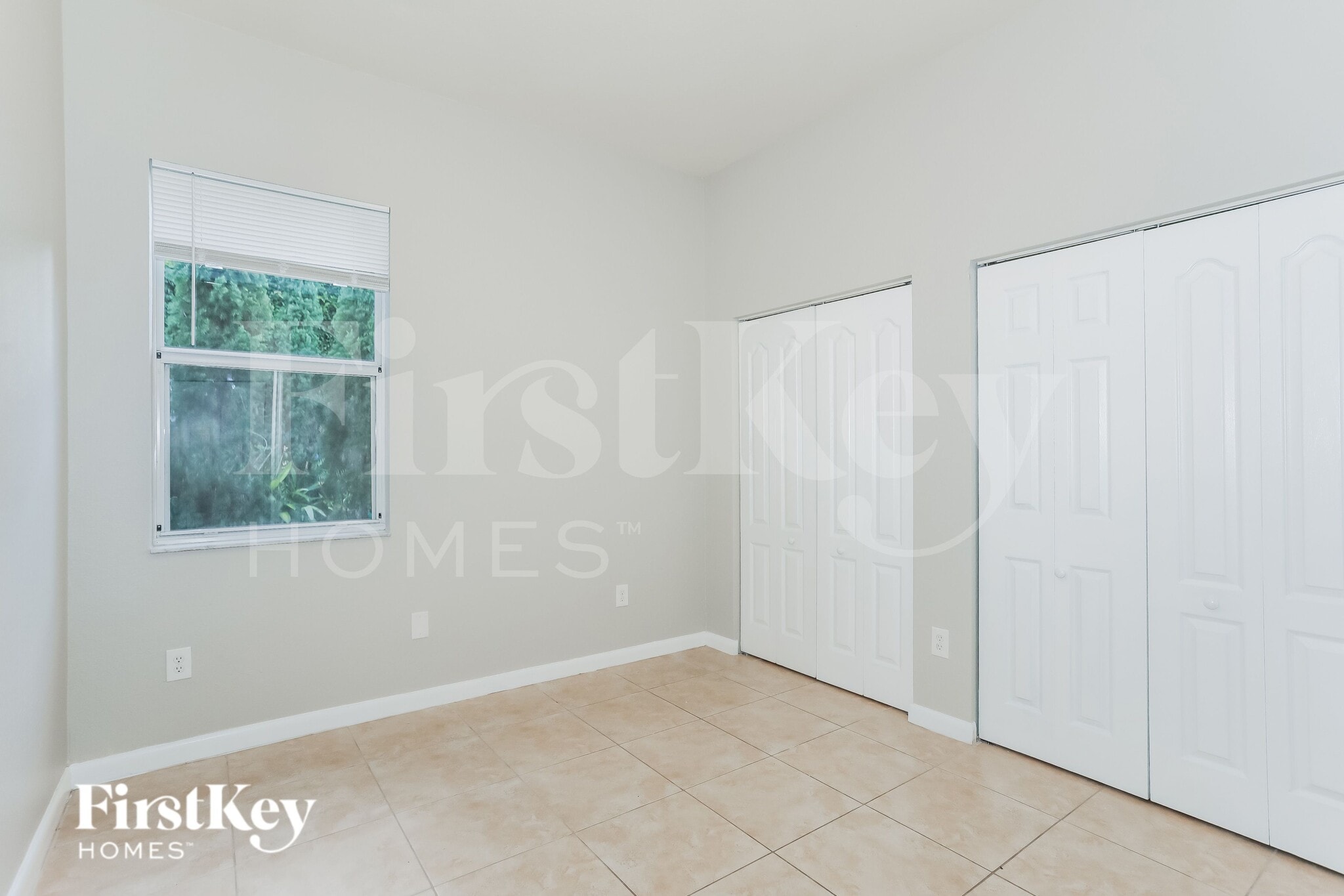 Building Photo - 1700 NE 37th Pl
