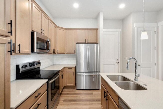 Building Photo - 4190 S Park Dr