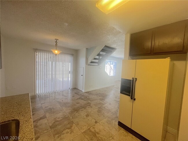 Building Photo - 6007 Bromley Ave