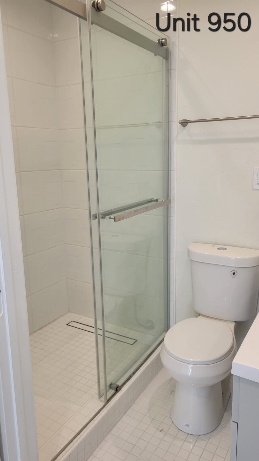 Building Photo - 950 N Kingsley Dr