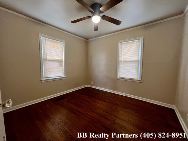 Building Photo - 1212 S Erie Ave