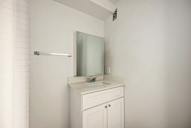 Building Photo - Park Avenue 108