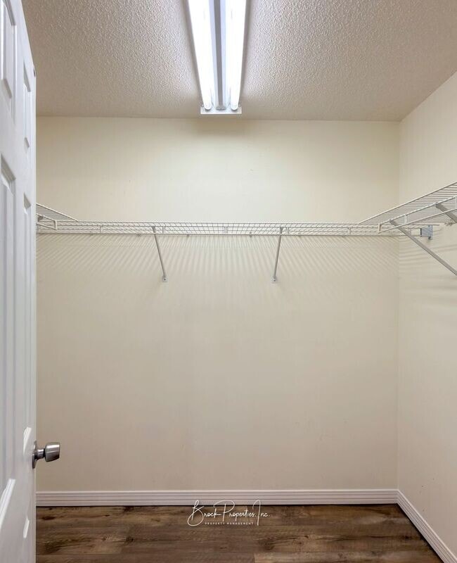 Building Photo - 6337 Summer Lakes Ln