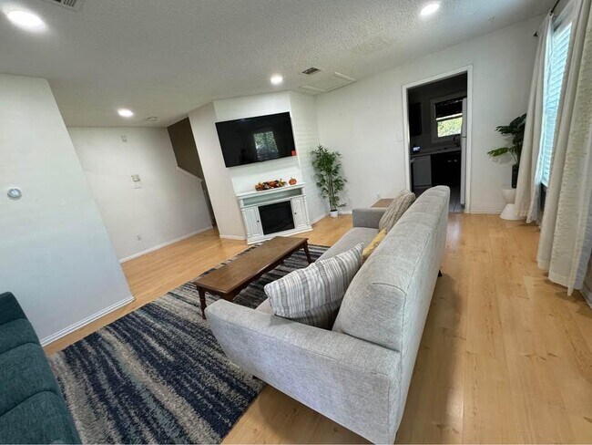 Building Photo - 13032 Staton Dr
