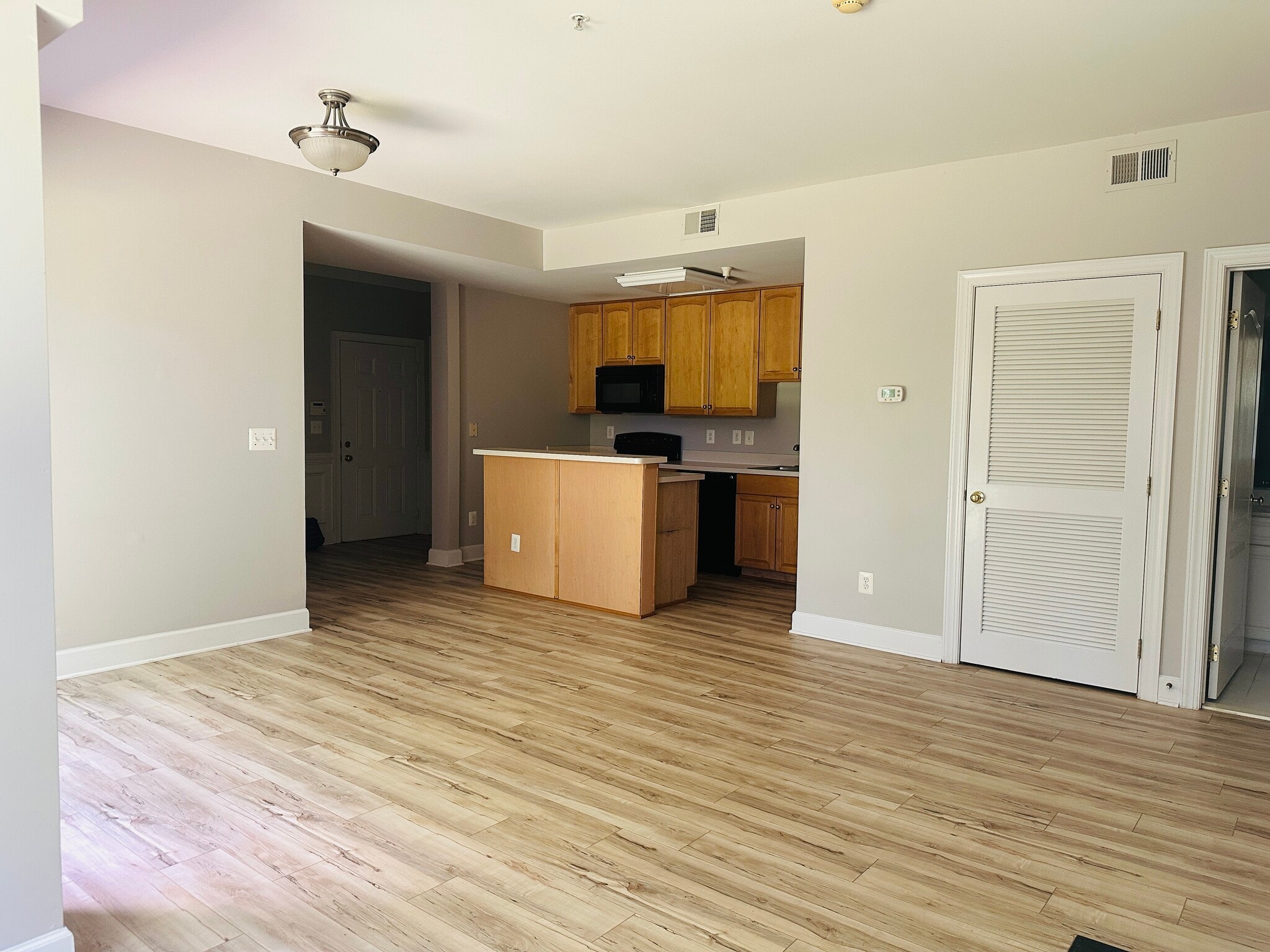 Building Photo - 10600 Provincial Dr
