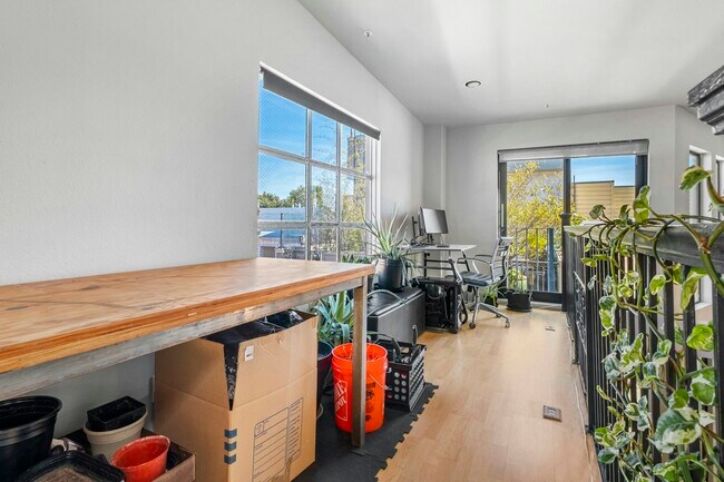 Building Photo - 725 Tehama St