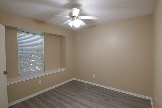 Building Photo - 6918 Glen Rosa Dr