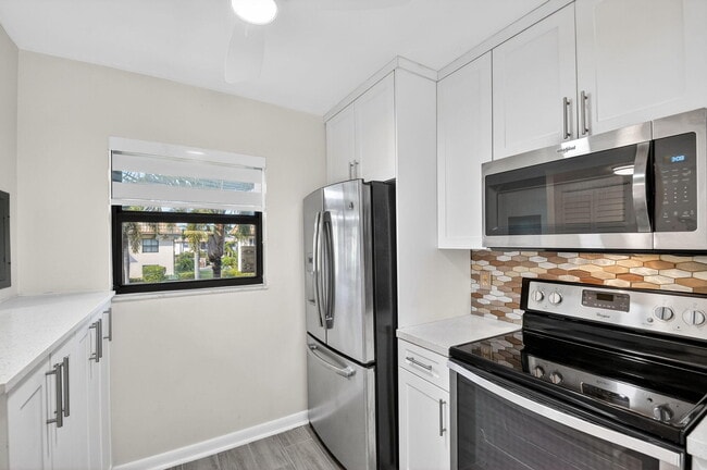 Building Photo - 7142 Golf Colony Ct