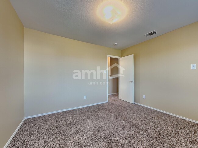 Building Photo - 937 Iona Dr