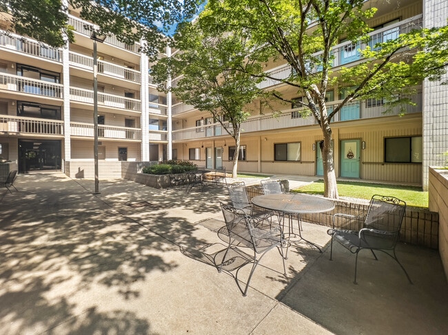 Building Photo - Easehouse Apartments
