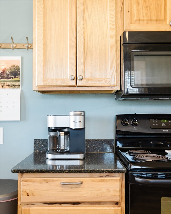 Building Photo - 9 Brookview Cir