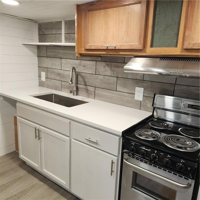 Primary Photo - 215 Harwell Rd NW