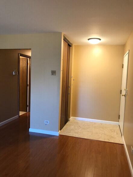 Building Photo - 7010 Newport Dr