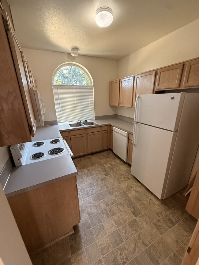 Building Photo - 6312 Barstow Ln SE