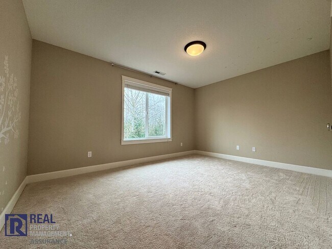 Building Photo - 650 NW Willow Glen Pl