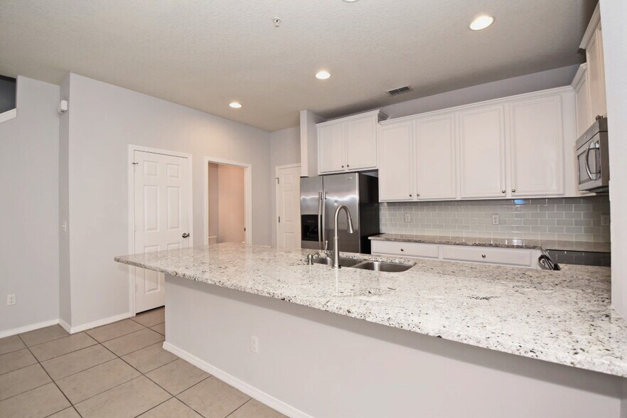 Building Photo - 1068 Winglewood St