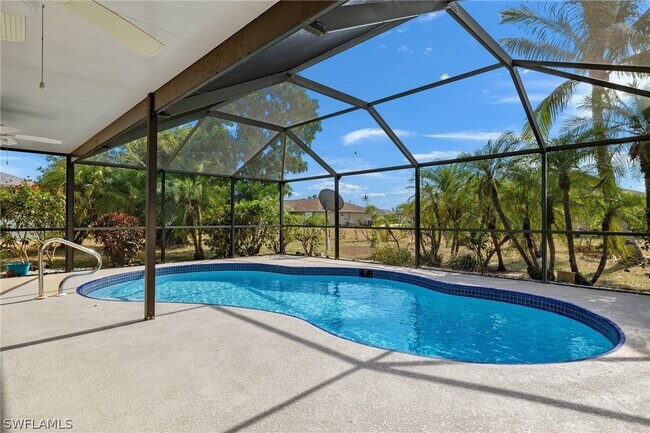 Building Photo - 3212 SE 1st Ct