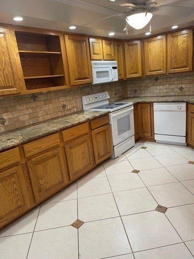 Building Photo - 1236 St Tropez Cir