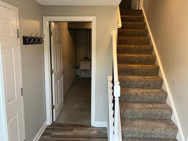 Building Photo - 77 Hennig Dr