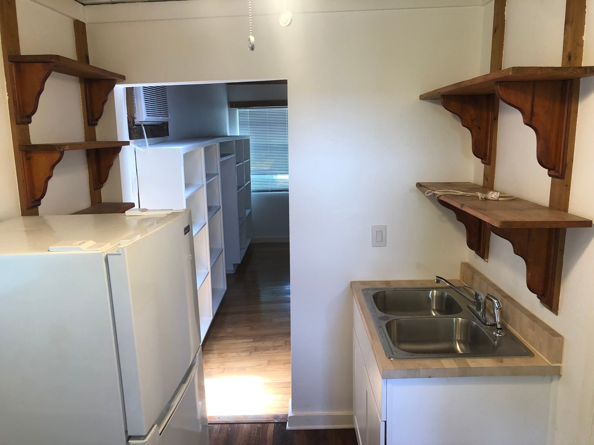 Double sink with new disposal - 508 Bellevue Pl