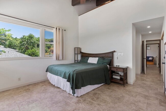 Building Photo - Completely Remodeled 3 Bed/3 Bath with Exp...