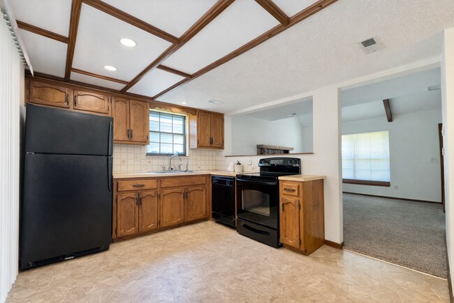 Building Photo - La Chateau Duplexes