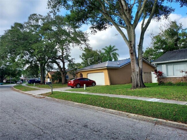 Building Photo - 2001 Groveland Rd