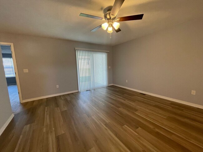 Building Photo - Luxury Lake Living Starts Here – Brand-New 2 Bed, 2 Bath Duplex in Kimberling City