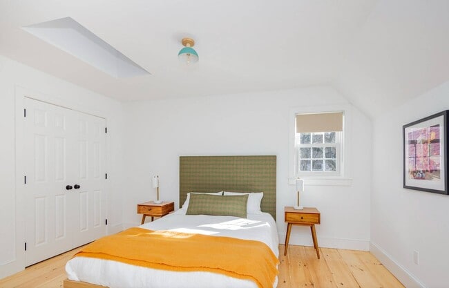 Building Photo - 212 Meadows W